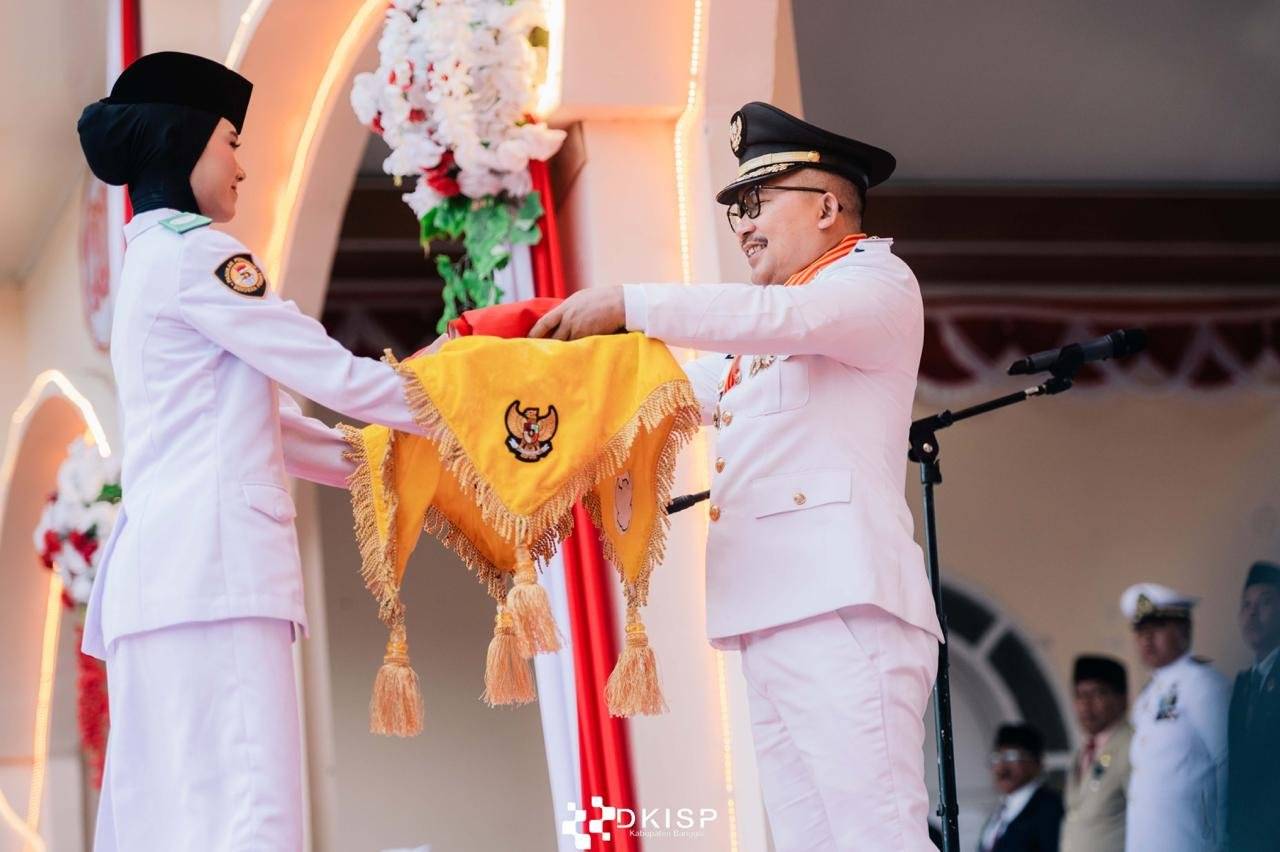 Momen Bersejarah Upacara Penurunan Bendera HUT ke-80 RI Kabupaten Banggai