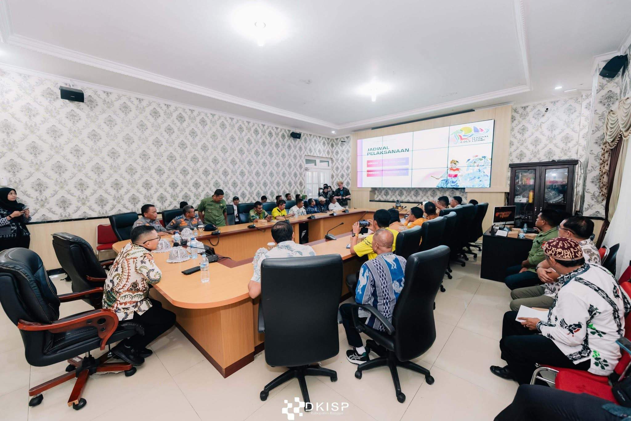 Gubernur dan bupati se-Sulteng hadiri Festival Teluk Lalong 2025