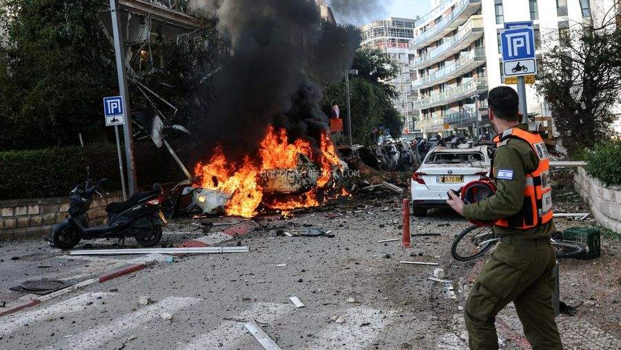 Rudal Iran Hantam Pinggiran Tel Aviv, 14 Warga Israel Terluka