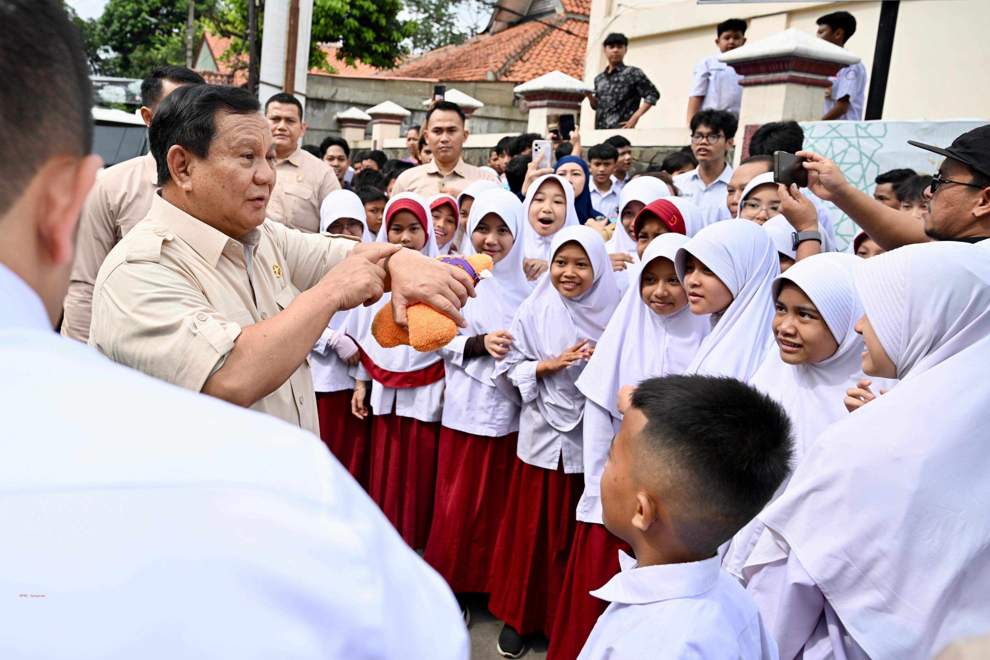  Prabowo Tegaskan MBG Tidak Dipaksa, Prioritaskan Sekolah yang Membutuhkan