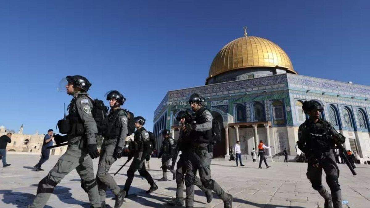 Israel Kembali Serbu Masjid Al Aqsha, HNW Minta OKI Bergerak
