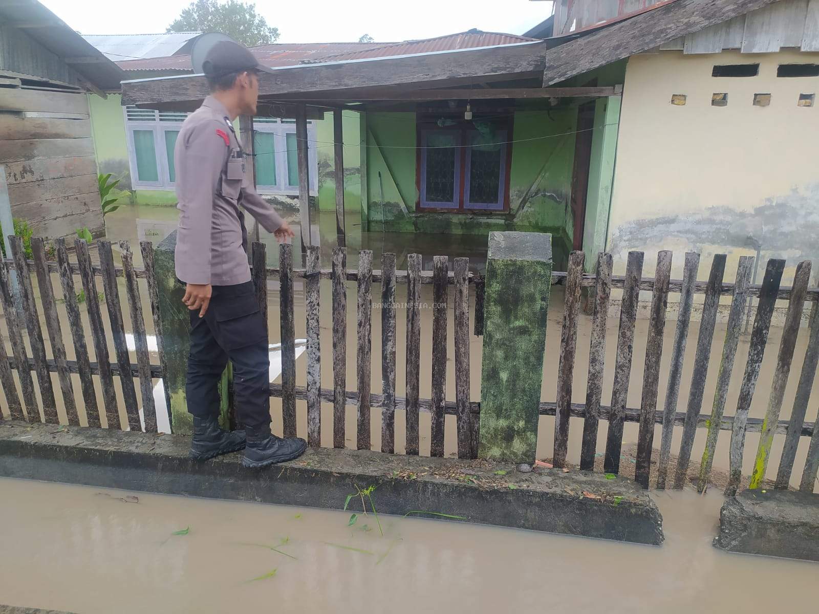 Polisi Pantau Pemukiman yang Terendam Luapan Air Hujan di Balantak