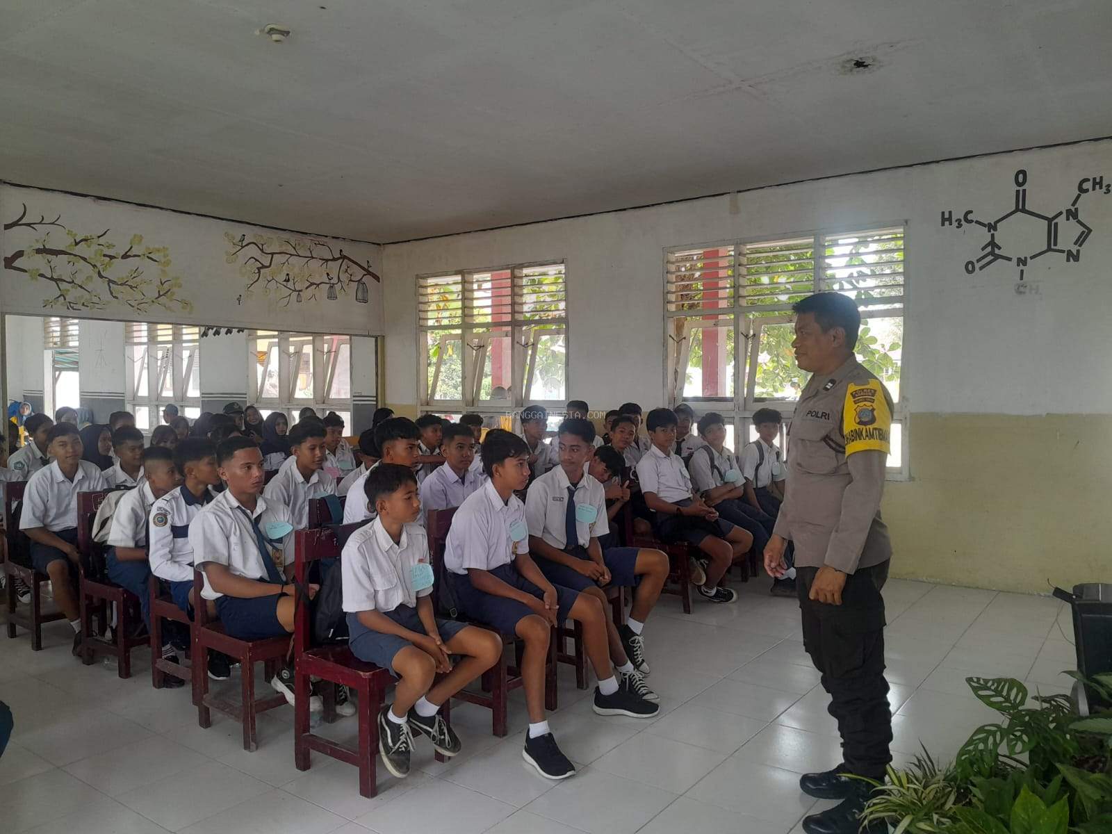  Polsek Lamala Beri Edukasi 'Stop Bullying' Saat MPLS di SMAN 1 Masama