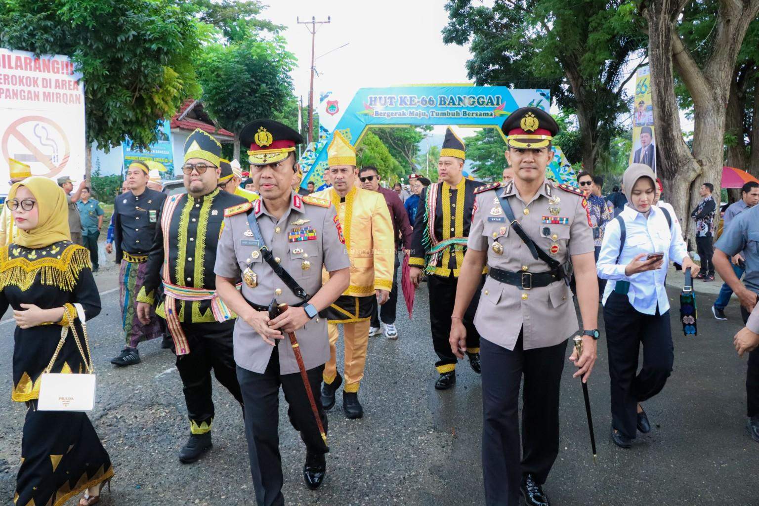 Kapolda Sulteng dan Kapolres AKBP Wayan Hadiri Upacara HUT Banggai ke-66