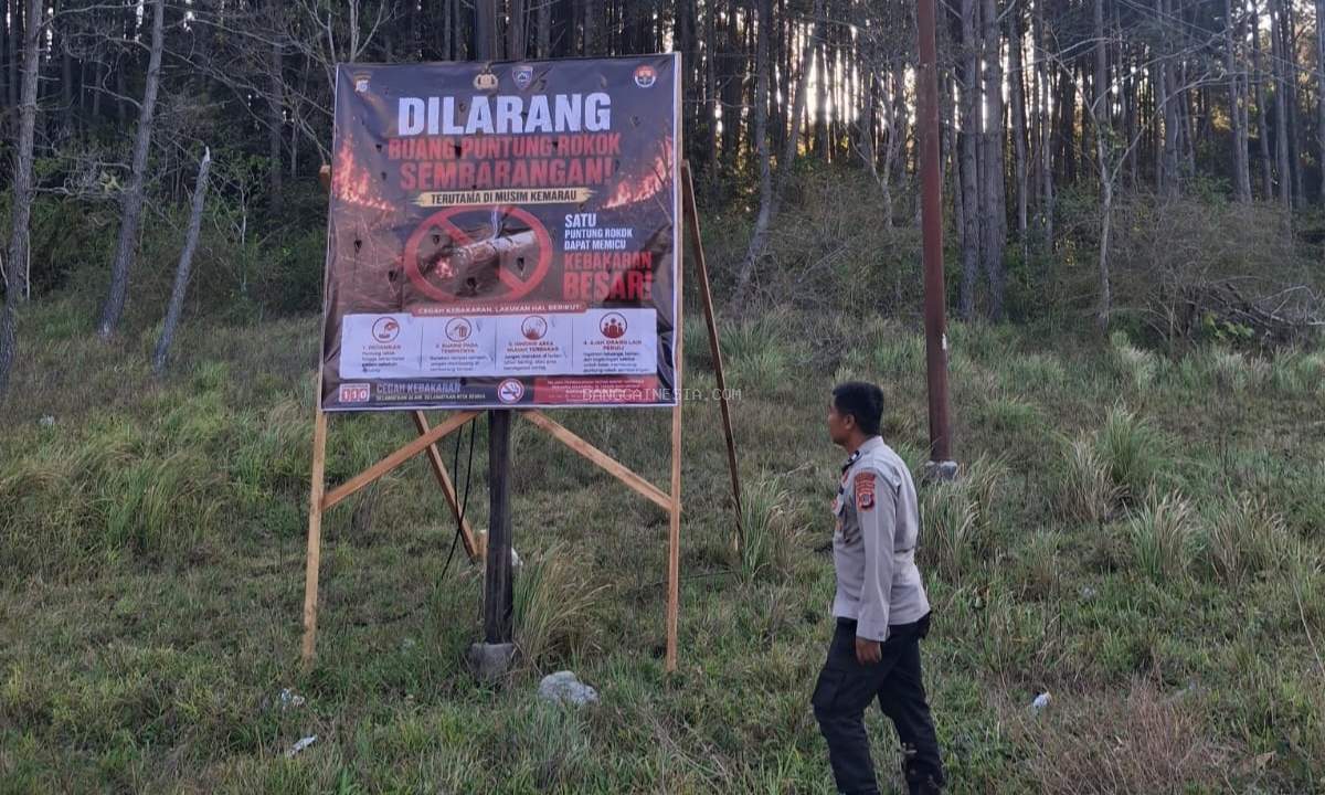 Cegah Karhutla, Sat Binmas Polresta Banggai Aktif Pasang Spanduk Imbauan